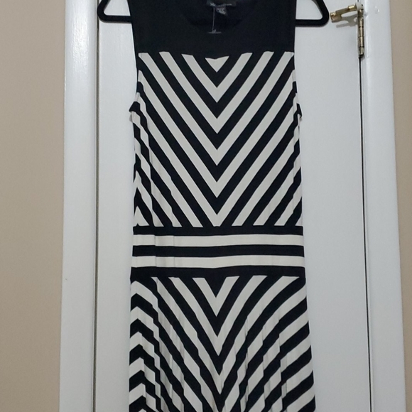 Kenneth Cole Small Maxi Dress - Picture 2 of 4